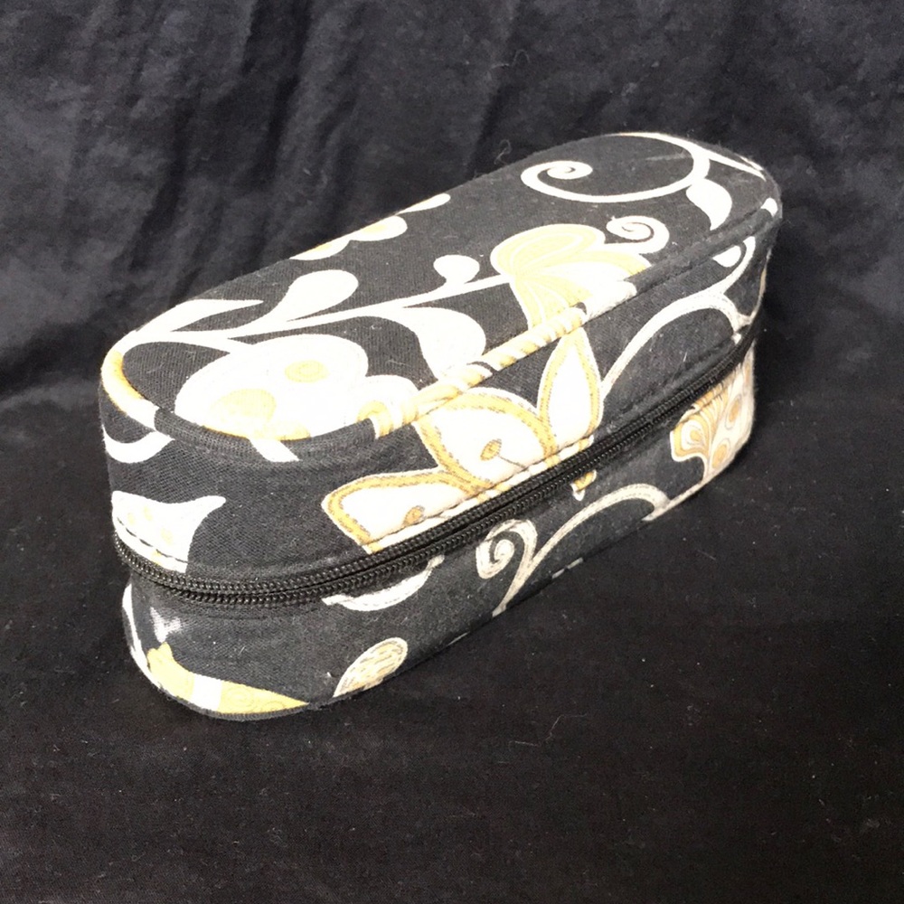 🔥Vera Bradley glasses case - yellow bird 🔥